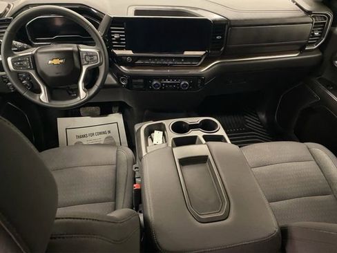 Used 2024 Chevrolet Silverado 1500 LT AWD/4WD image 12