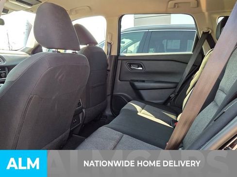 Used 2025 Nissan Rogue SV image 4