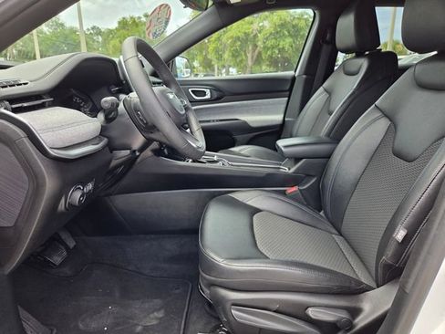Certified 2025 Jeep Compass Latitude AWD/4WD image 13