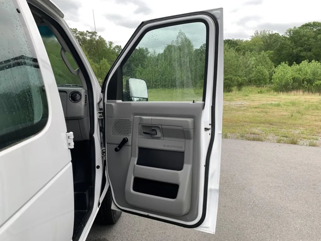 Used 2010 Ford E-250 and Econoline 250 RWD image 16