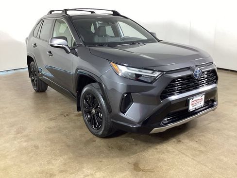 Used 2024 Toyota RAV4 SE AWD/4WD image 3