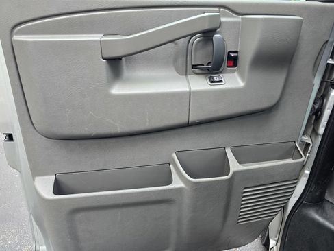 Used 2019 Chevrolet Express 2500 LS w/ Driver Convenience Package RWD image 11
