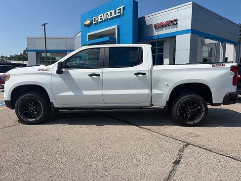 Used 2023 Chevrolet Silverado 1500 LT Trail Boss w/ Convenience Package II AWD/4WD image 3