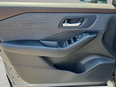 Used 2023 Nissan Rogue SV FWD image 36