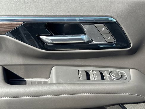 New 2026 Chevrolet Suburban LS image 18