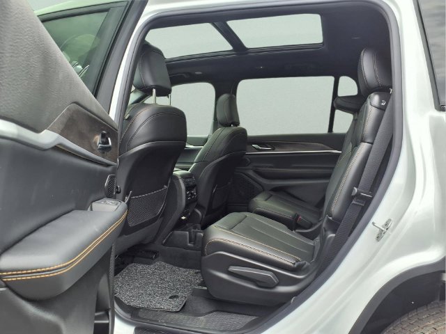 New 2026 Jeep Grand Cherokee L Limited AWD/4WD image 12