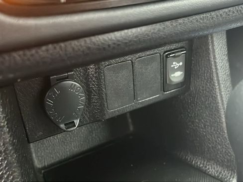 Used 2018 Toyota Corolla LE image 29