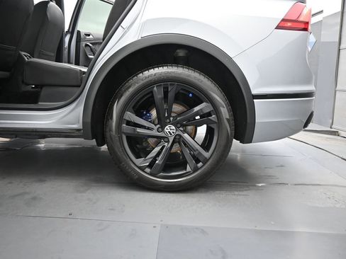 Used 2023 Volkswagen Tiguan SE R-Line image 18