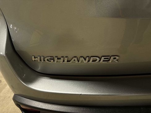 Used 2019 Toyota Highlander XLE image 28