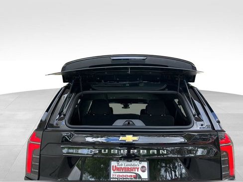 Used 2025 Chevrolet Suburban LS image 38