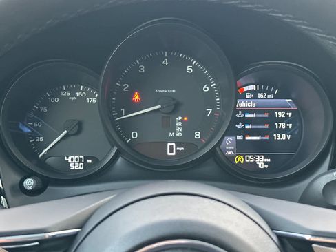 Certified 2025 Porsche Macan AWD/4WD image 28