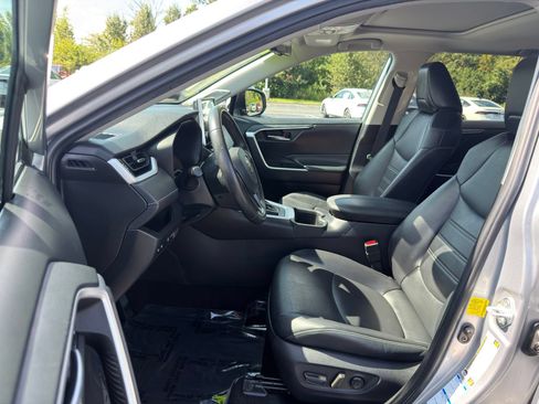 Used 2022 Toyota RAV4 XLE Premium AWD/4WD image 12