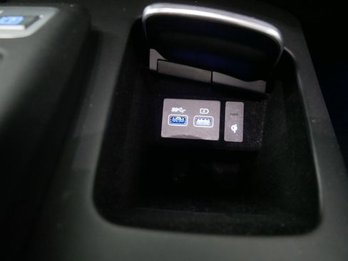 Certified 2022 Genesis GV70 2.5T w/ Select Package image 32