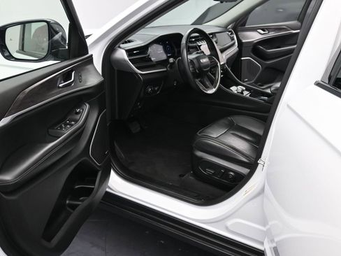 Used 2022 Jeep Grand Cherokee L Limited w/ Luxury Tech Group II image 16