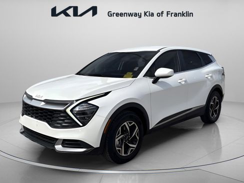 Used 2024 Kia Sportage LX image 3