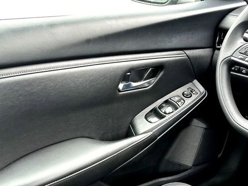 Used 2024 Nissan Sentra SV FWD image 26