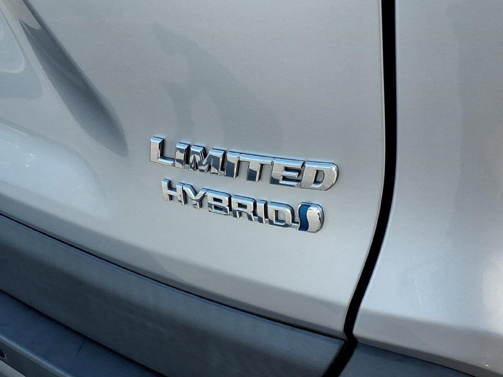 Used 2022 Toyota RAV4 Limited AWD/4WD image 9