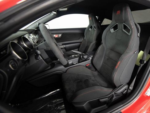 Used 2017 Ford Mustang Shelby GT350R RWD image 37