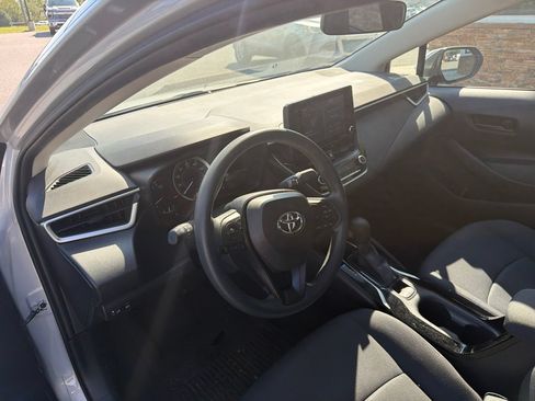 Used 2022 Toyota Corolla LE FWD image 4