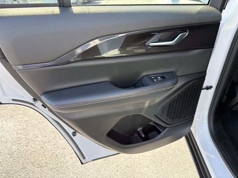 Used 2023 Jeep Grand Cherokee Laredo w/ Luxury Tech Group I RWD image 14