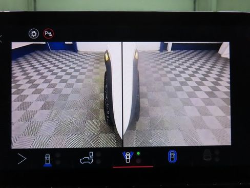 Used 2025 GMC Canyon AT4 w/ Technology Plus Package image 20