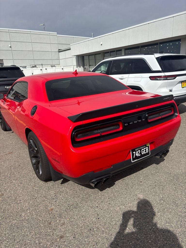 Used 2016 Dodge Challenger SRT Hellcat RWD image 3