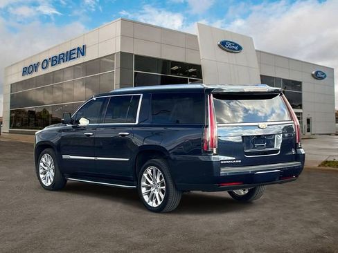 Used 2019 Cadillac Escalade ESV Luxury AWD/4WD image 3