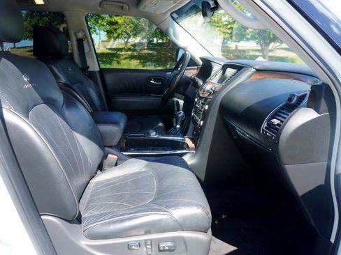 Used 2011 INFINITI QX56 4WD w/ Deluxe Touring Pkg image 24