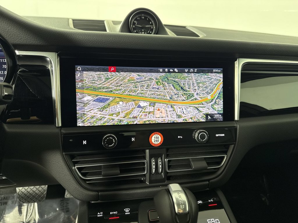 Certified 2025 Porsche Macan AWD/4WD image 27