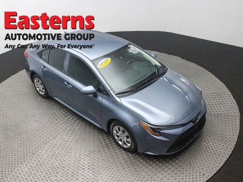 Used 2022 Toyota Corolla LE image 3