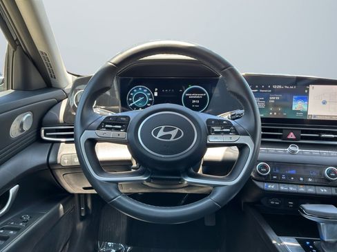 Used 2025 Hyundai Elantra Limited FWD image 11