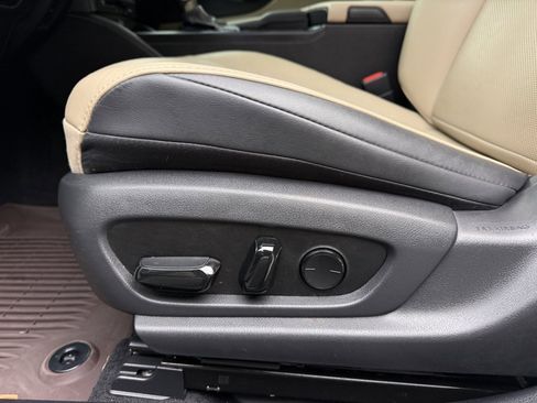 Used 2019 Lexus ES 350 w/ Premium Package image 15