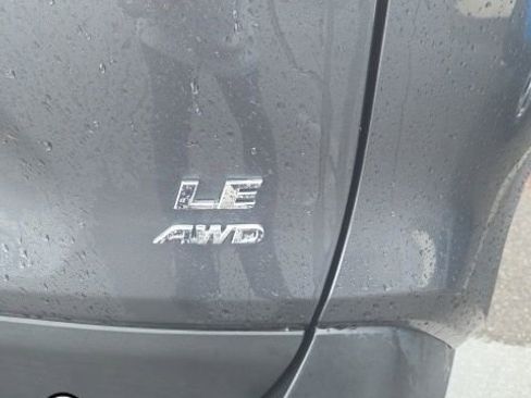 Used 2021 Toyota RAV4 LE image 9