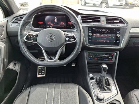 Used 2022 Volkswagen Tiguan SE R-Line image 11