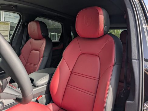 New 2025 Porsche Cayenne S image 5