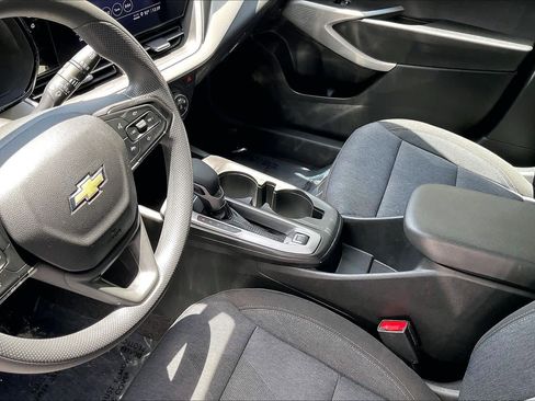 Used 2024 Chevrolet Trax LS w/ LS Convenience Package FWD image 17