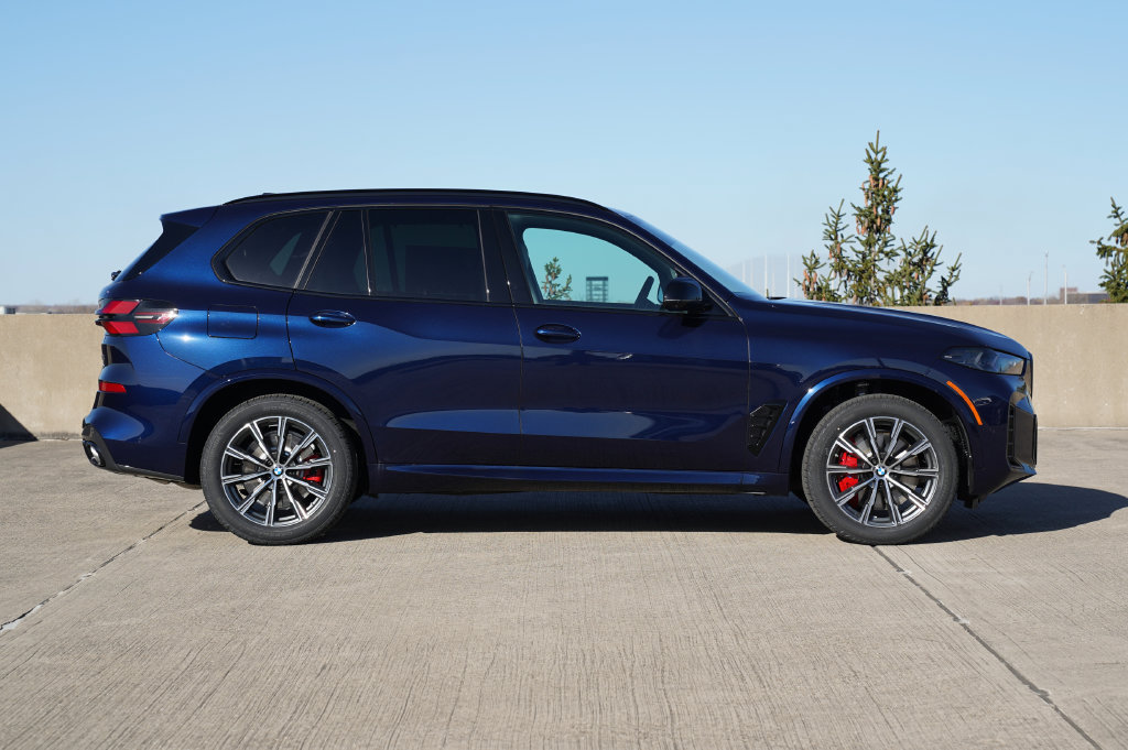 New 2026 BMW X5 M60i w/ Executive Package AWD/4WD image 3