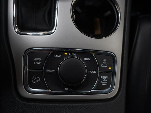 Used 2018 Jeep Grand Cherokee High Altitude image 18