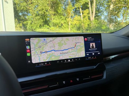 Used 2024 BMW 530i xDrive w/ Premium Package image 26