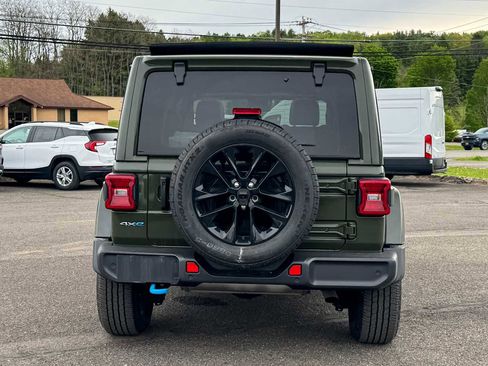 Used 2024 Jeep Wrangler Unlimited Sahara w/ Technology Group AWD/4WD image 4