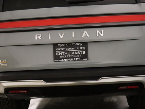 Used 2023 Rivian R1S Adventure image 15