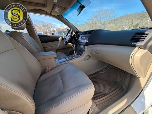 Used 2010 Toyota Highlander SE image 16
