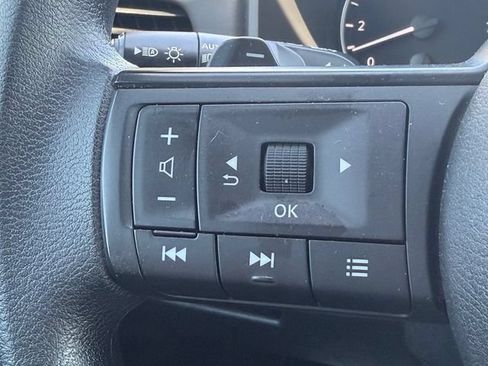 Used 2024 Nissan Rogue S FWD image 24