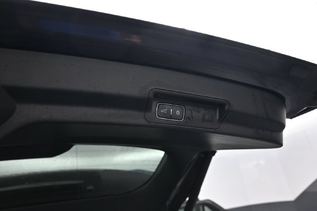Used 2024 Ford Explorer XLT AWD/4WD image 8