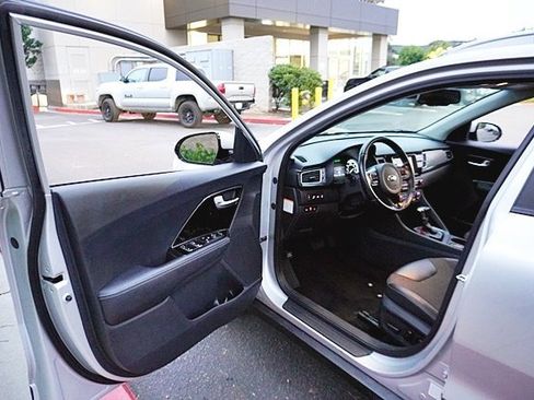 Used 2019 Kia Niro EX image 35