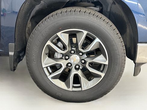 Used 2023 Chevrolet Silverado 1500 LT AWD/4WD image 34