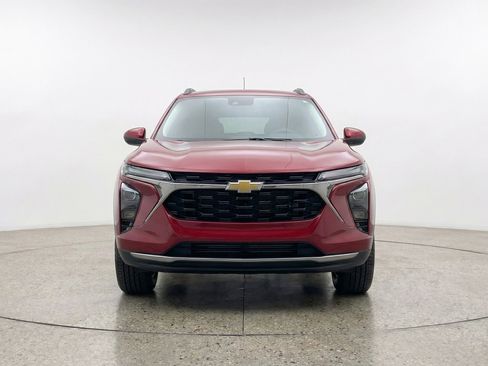 Used 2025 Chevrolet Trax LT w/ LT Convenience Package image 2