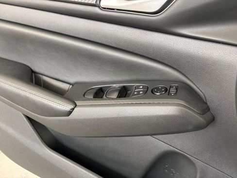 Used 2025 Nissan Altima 2.5 SV image 30