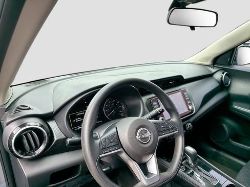 Used 2022 Nissan Kicks SV FWD image 11