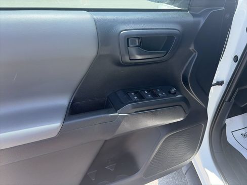 Used 2020 Toyota Tacoma SR w/ SR Convenience Package RWD image 18